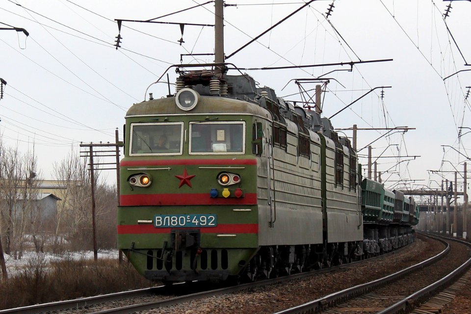 ВЛ80С-492,_Казахстан,_Карагандинская_область,_перегон_Караганда_-_Майкудук_(Trainpix_191162)