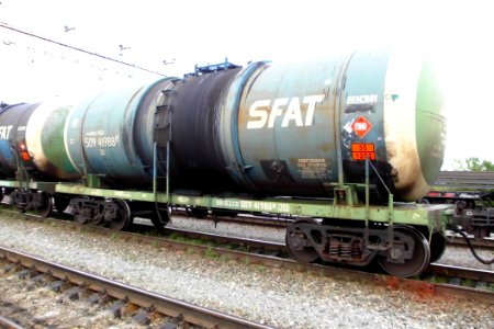 Вагон-цистерна_для_нефти_и_светлых_нефтепродуктов_f001