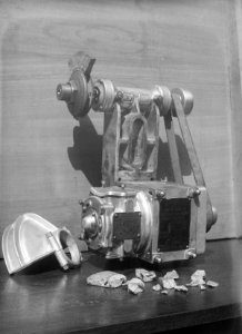 9x12_Elektrische_slijpmachine_Rectifieuse,_Bestanddeelnr_256-0413
