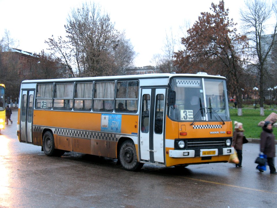 Вышний_Волочёк,_автобус_Ikarus-260_АЕ_657_69_2007
