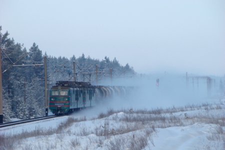 ВЛ82М-077,_Украина,_Харьковская_область,_перегон_Тропа_-_Святогорск_(Trainpix_47662)