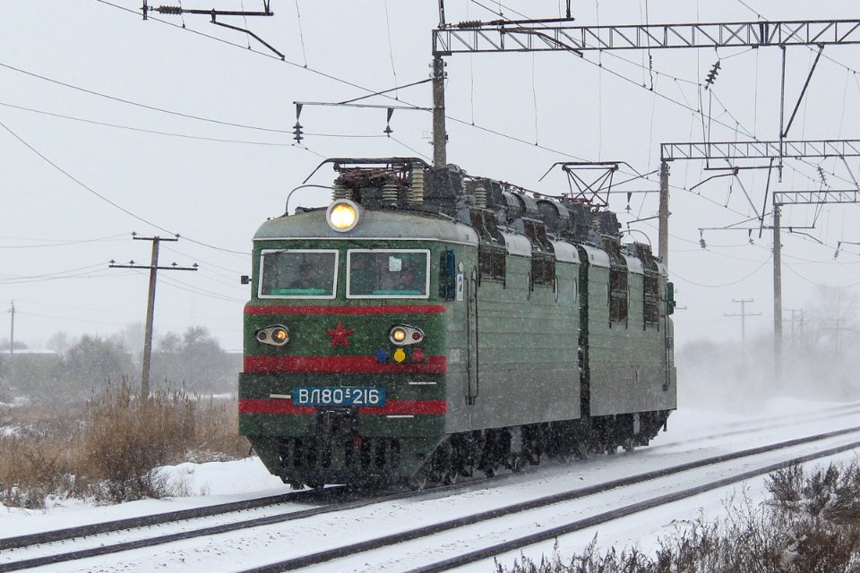 ВЛ80С-216,_Казахстан,_Карагандинская_область,_перегон_Жана_Караганды_-_Майкудук_(Trainpix_179697)