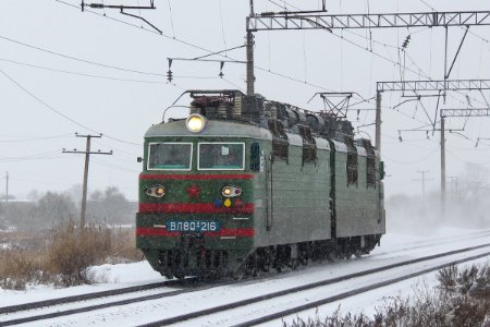 ВЛ80С-216,_Казахстан,_Карагандинская_область,_перегон_Жана_Караганды_-_Майкудук_(Trainpix_179697)