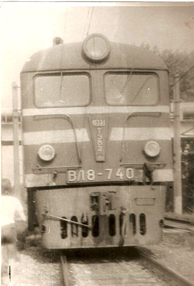 ВЛ8-740,_Украина,_Днепропетровская_область,_перегон_пост_Амур_-_Нижнеднепровск_(Trainpix_97754)
