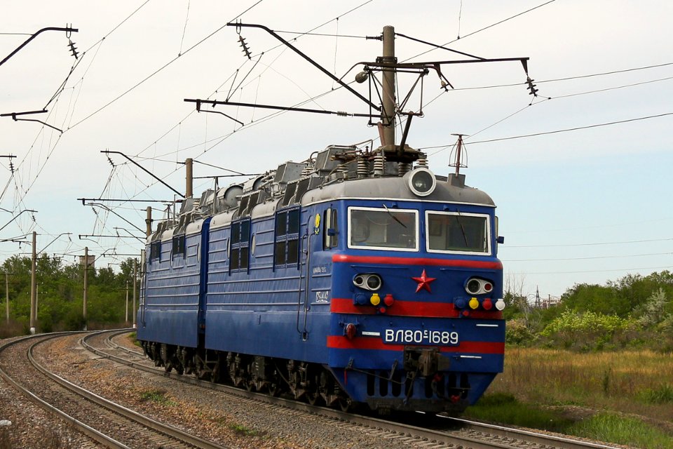 ВЛ80С-1689,_Казахстан,_Карагандинская_область,_перегон_Жана_Караганды_-_Майкудук_(Trainpix_196925)