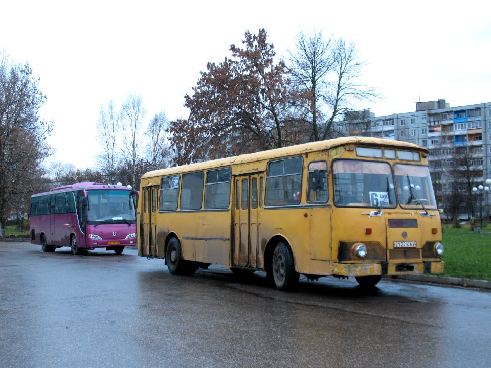 Вышний_Волочёк._Автобус_ЛиАЗ-677М_2122КАУ_2007