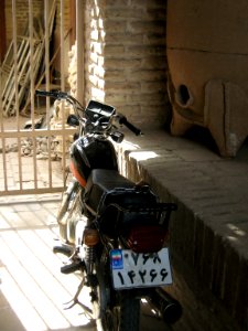 Водить_мотоцикл_в_каравансарай_-_motorcycle_in_Caravanserai_of_Nishapur