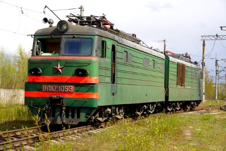 ВЛ10-1053,_Россия,_Ленинградская_область,_депо_Волховстрой_(Trainpix_117210)
