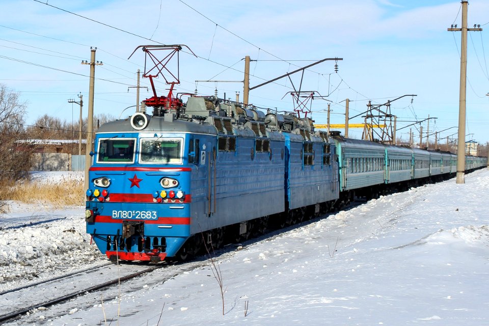 ВЛ80С-2683,_Kazakhstan,_Karaganda_region,_Karaganda-Sorting_station_(Trainpix_155100)