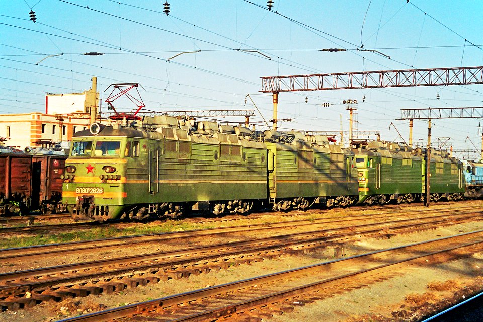 ВЛ80С-2628,_Russia,_Saratov_region,_Atkarsk_Railway_station_(Trainpix_190569)