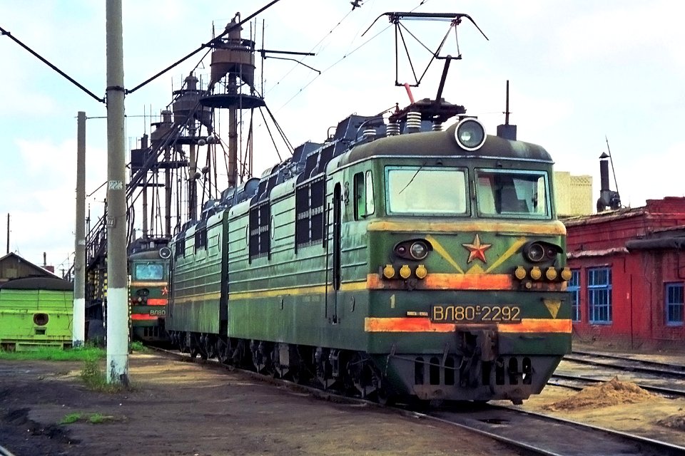 ВЛ80С-2292,_Russia,_Saratov_region,_Atkarsk_depot_(Trainpix_147774)