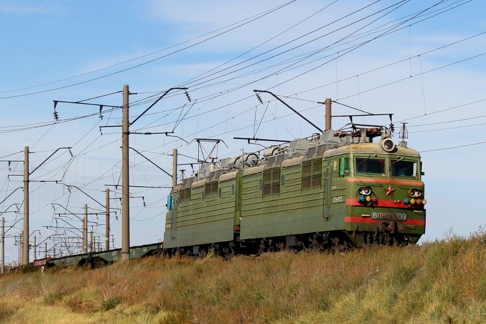 ВЛ80С-1709,_Казахстан,_Карагандинская_область,_перегон_Жана_Караганды_-_Майкудук_(Trainpix_174700)