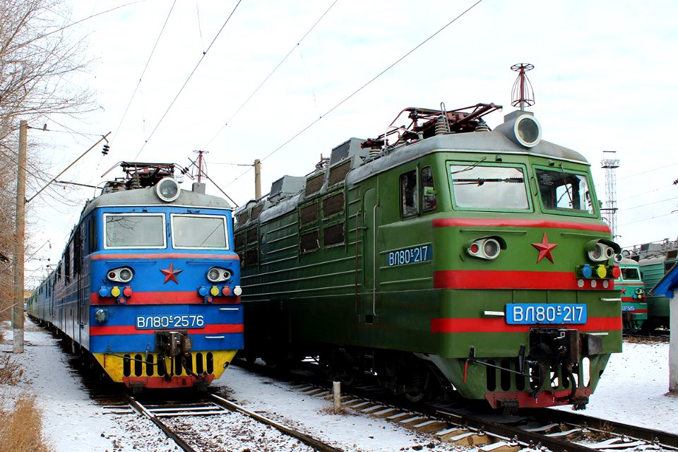 ВЛ80С-217,_Kazakhstan,_Karaganda_region,_Karaganda_depot_(Trainpix_147093)