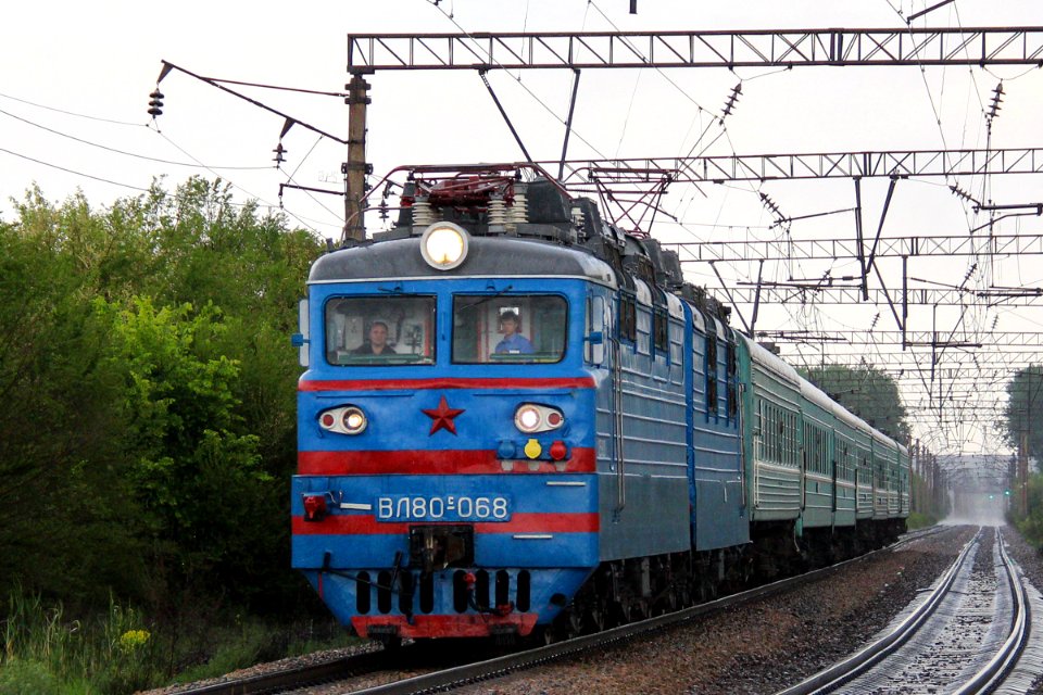 ВЛ80С-068,_Казахстан,_Карагандинская_область,_перегон_Жана_Караганды_-_Майкудук_(Trainpix_164471)