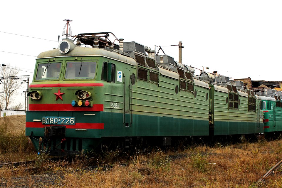 ВЛ80С-226,_Kazakhstan,_Karaganda_region,_Karaganda_depot_(Trainpix_145349)