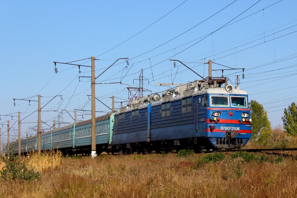 ВЛ80С-2596,_Казахстан,_Карагандинская_область,_перегон_Майкудук_-_Караганда_(Trainpix_175769)