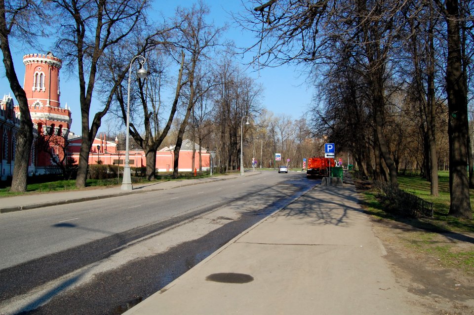 Правая_Дворцовая_аллея_апрель_2014_00