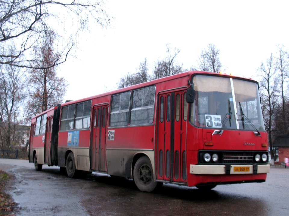 Вышний_Волочёк._Автобус_Ikarus-280_АА_888_69_2007
