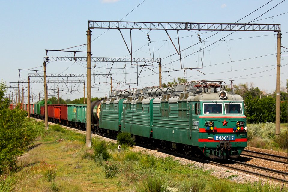 ВЛ80С-1117,_Казахстан,_Карагандинская_область,_перегон_Жана_Караганды_-_Майкудук_(Trainpix_200232)