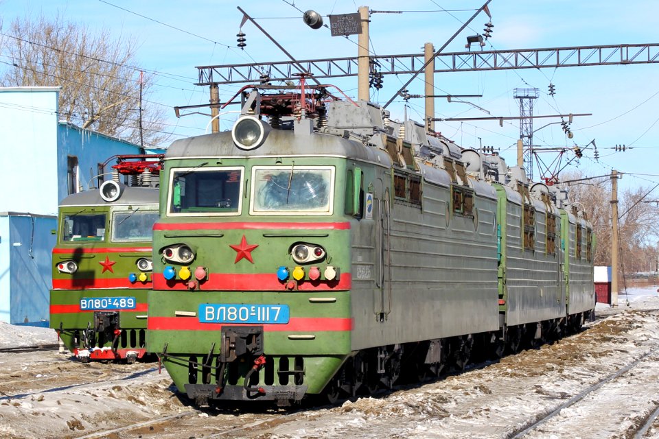 ВЛ80С-1117,_Казахстан,_Карагандинская_область,_депо_Караганда-Сортировочная_(Trainpix_155102)