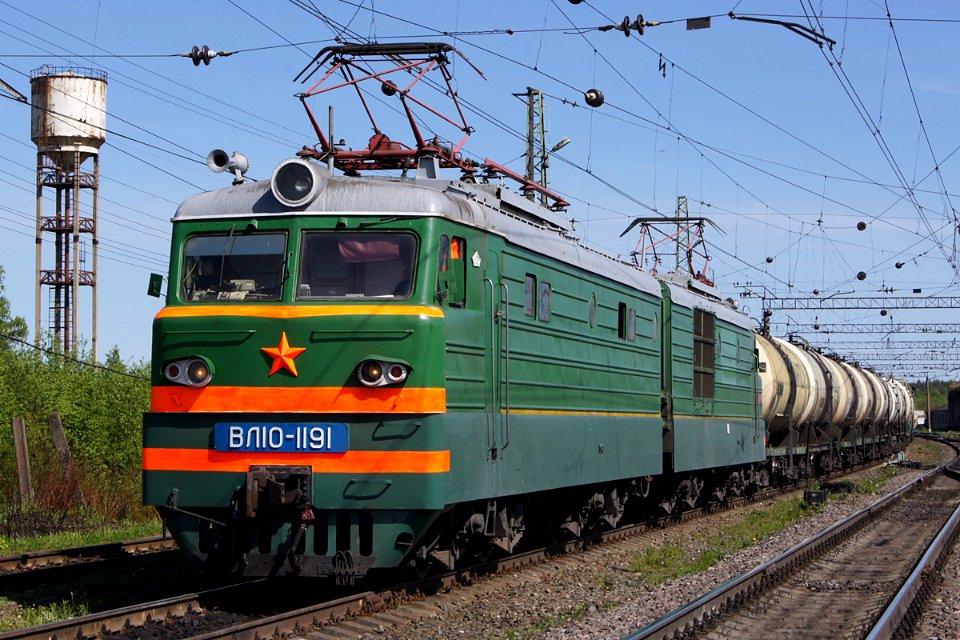 ВЛ10-1191,_Россия,_Ленинградская_область,_станция_Мга_(Trainpix_91711)