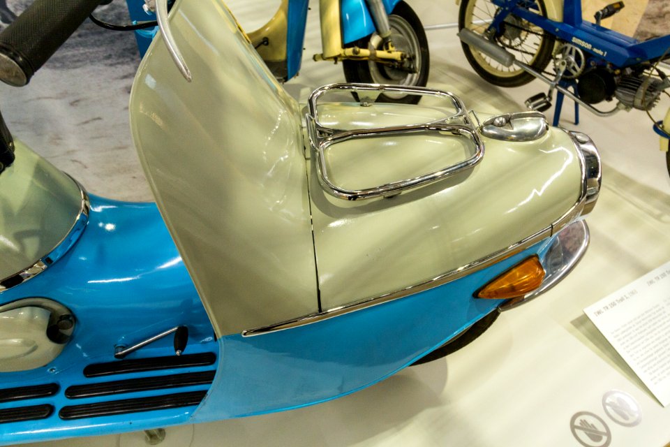 Čezeta_175_Type_502_(1960)_-_Verkehrsmuseum_Dresden_-_Details_2
