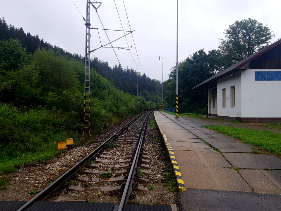 Čierne_pri_Čadci_zastávka_(2)