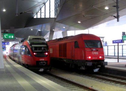 ÖBB_trains_at_Wien_Hauptbahnhof