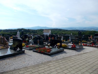 Črešnjevec_Cemetery_02