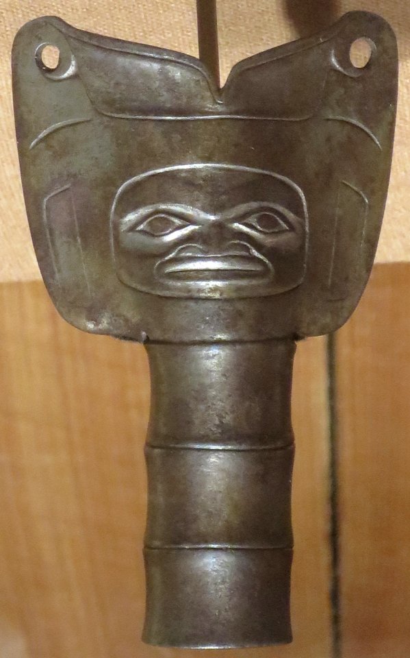 Ñaa_shaksayíñs'i,_hair_ornament_with_whale_tail_design,_Tlingit