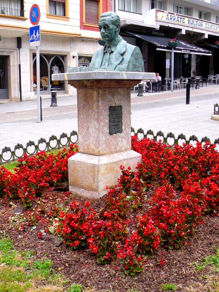 Éibar_-_Monumento_a_Toribio_Etxebarria