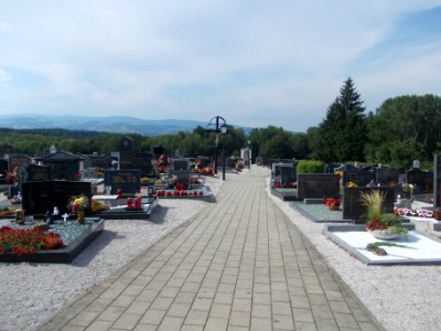 Črešnjevec_Cemetery_01