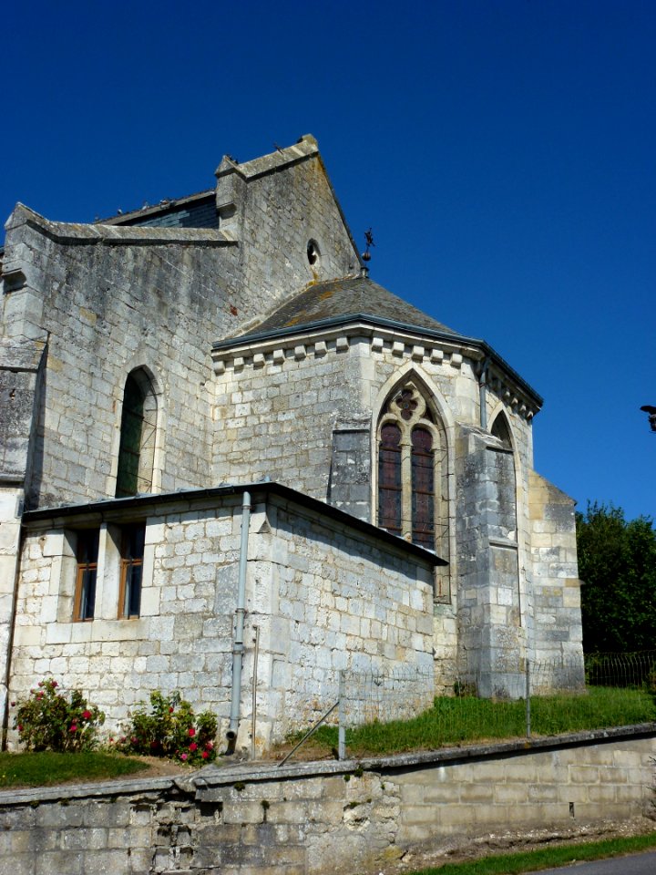 Église_Saint-Rémi_d'Aouste,_chevet_vue_du_sud