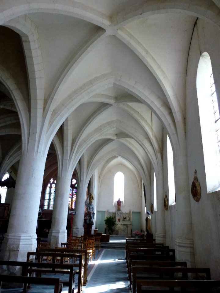 Église_Saint-Rémi_d'Aouste,_intérieur,_coté_droite