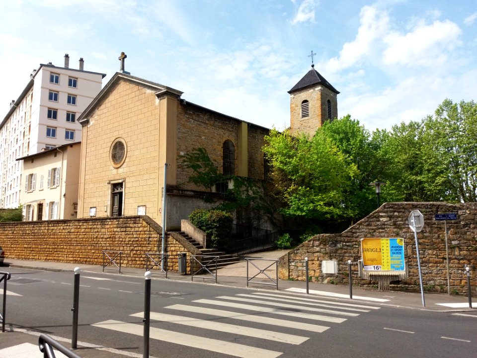 Église_Saint-Romain_de_Caluire-et-Cuire_-_Vue_d'ensemble