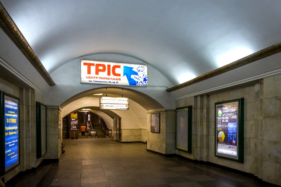 Крещатик_(станция_метро)_08