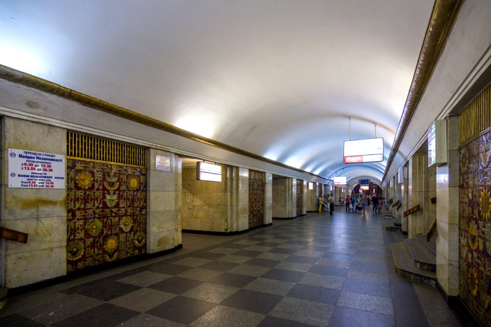 Крещатик_(станция_метро)_04