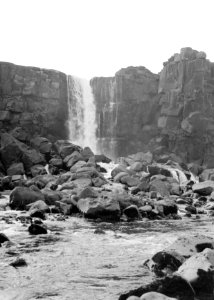 Öxarárfoss_(Bijlrivierwaterval)_is_een_20_meter_hoge_waterval_in_het_Nationale_p,_Bestanddeelnr_190-0478