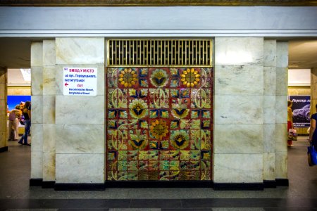 Крещатик_(станция_метро)_01