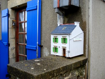 Île_de_Sein_pittoresque,_boîte-à-lettres_1