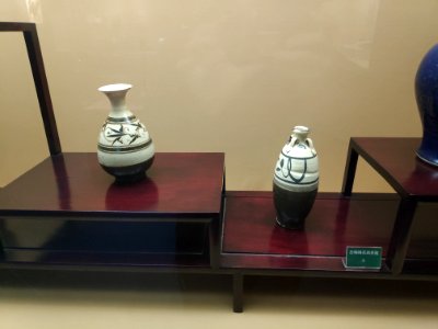 两只元代白釉褐四系瓶