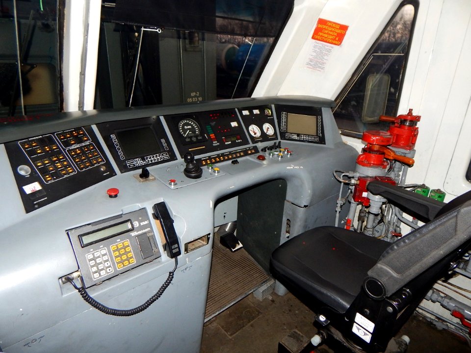 ЧС2К-851,_Россия,_Самарская_область,_станция_Звезда_(Trainpix_150110)
