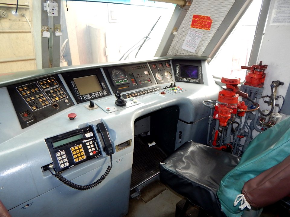 ЧС2К-913,_Россия,_Самарская_область,_станция_Звезда_(Trainpix_156891)