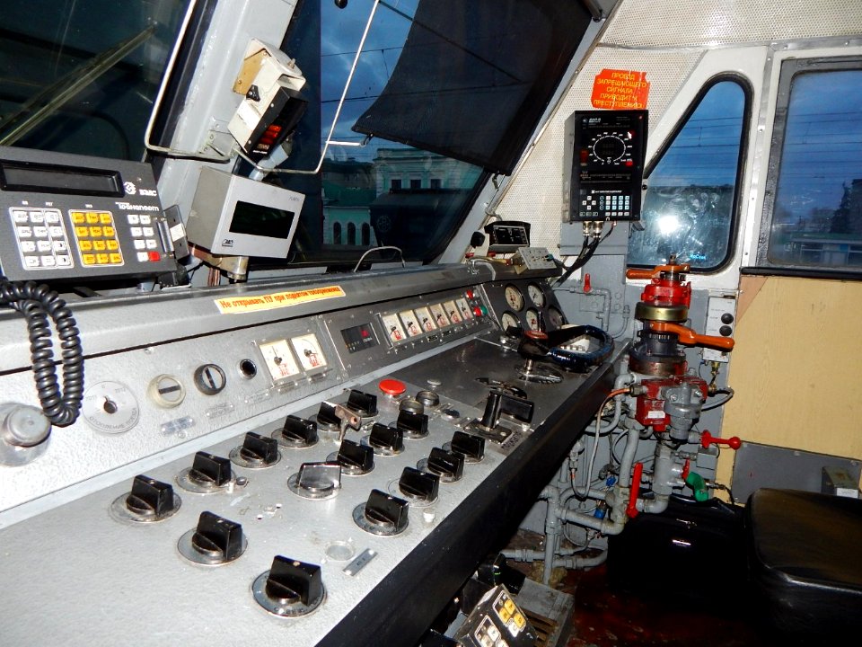 ЧС7-264,_Россия,_Самарская_область,_станция_Сызрань-I_(Trainpix_165884)