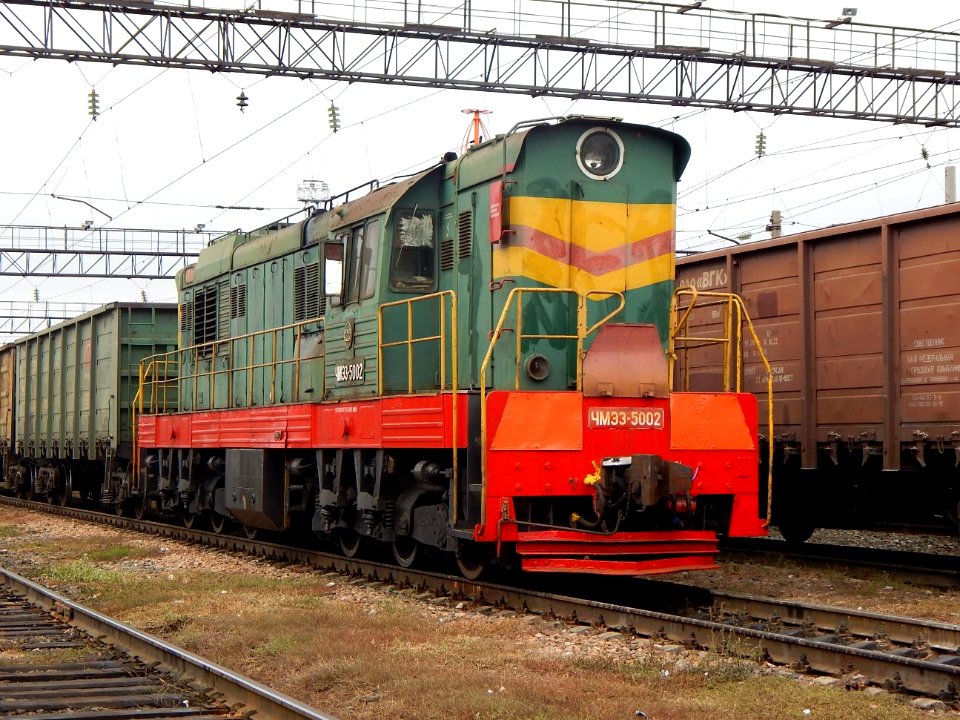 ЧМЭ3-5002,_Russia,_Samara_region,_Oktyabrsk_station_(Trainpix_146280)