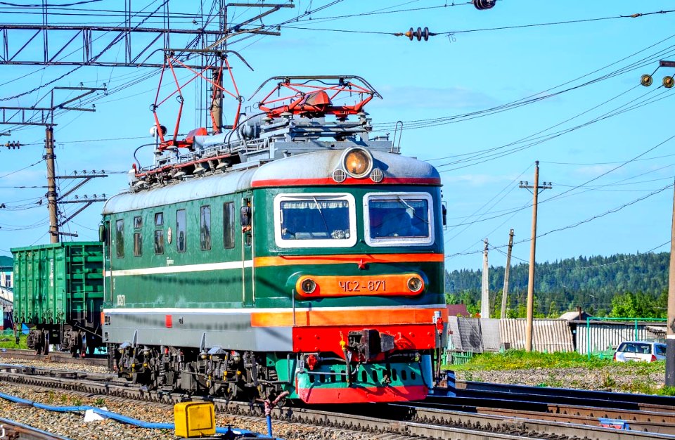 ЧС2-871,_Россия,_Кемеровская_область,_станция_Забойщик_(Trainpix_133724)