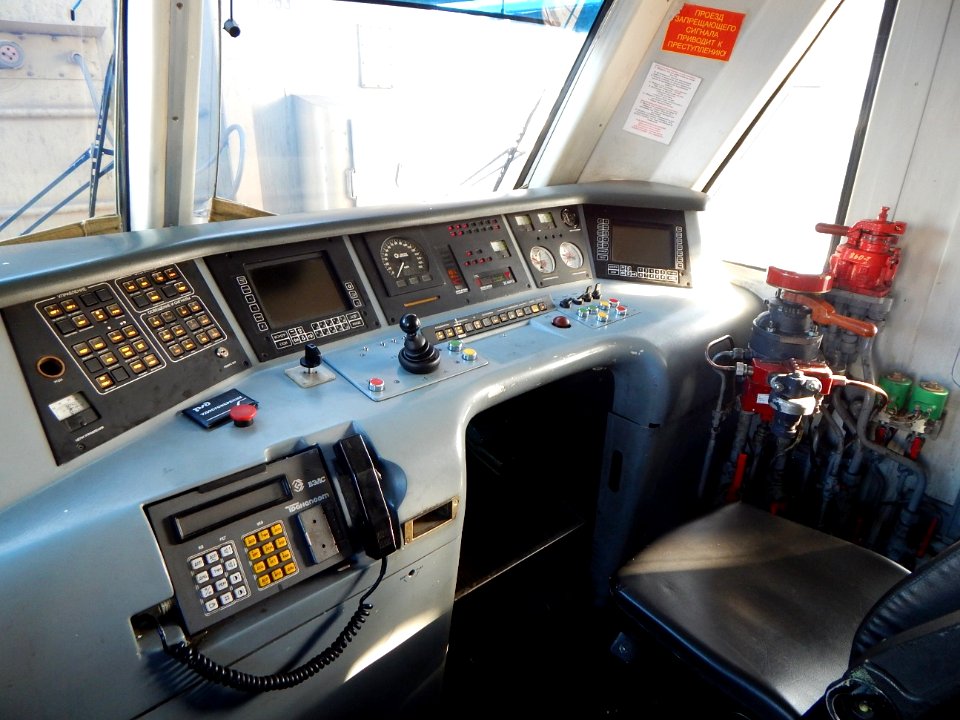 ЧС2К-860,_Россия,_Самарская_область,_станция_Звезда_(Trainpix_156272)