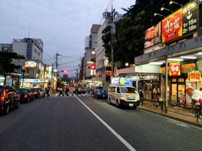 「ヒーロー！ヒーロー！あきヒーロー！」がキャッチコピー、自由民主党の鈴木あきひろ、選挙前大森駅で