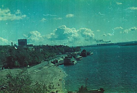 Фотоплёнка_ЦНД-32_Хабаровск_октябрь_1981_30_лет_ГДР_у_дебаркадера_ф1