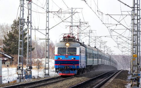 ЧС2К-890,_Russia,_Chelyabinsk_region,_Bishkil'_-_Poletaevo-I_stretch_(Trainpix_157942)